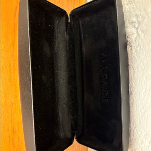 Versace eyeglass case with box - Picture 5 of 9